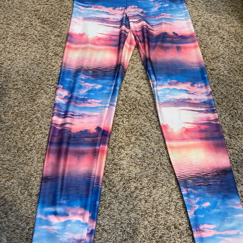 BRAND NEW PINK LIMITED EDITION LEGGINGS 🐶